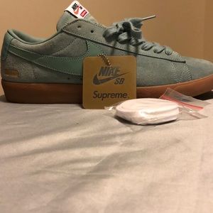 Blazer Low GT Qs (Supreme)